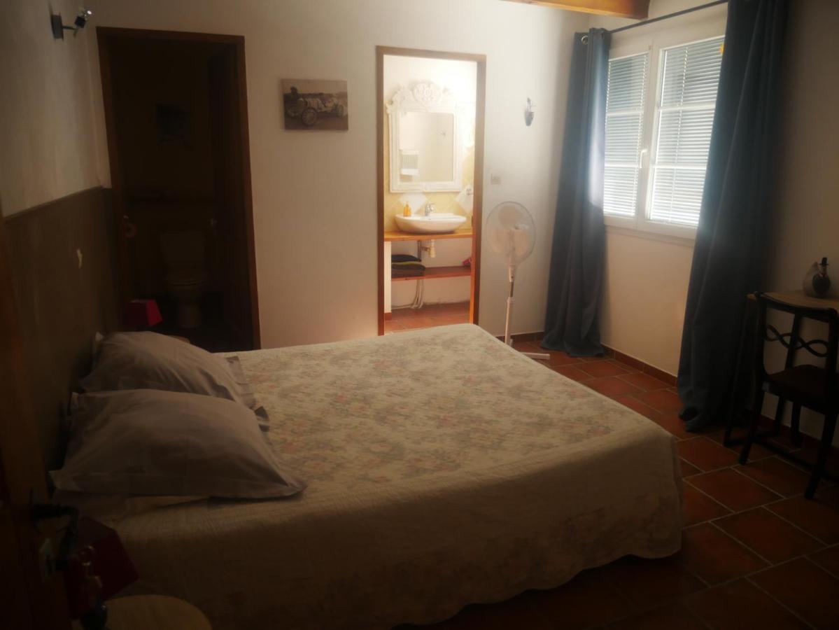 Bed and Breakfast La Fénière à Vénéjan Extérieur photo