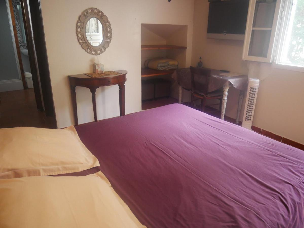 Bed and Breakfast La Fénière à Vénéjan Extérieur photo